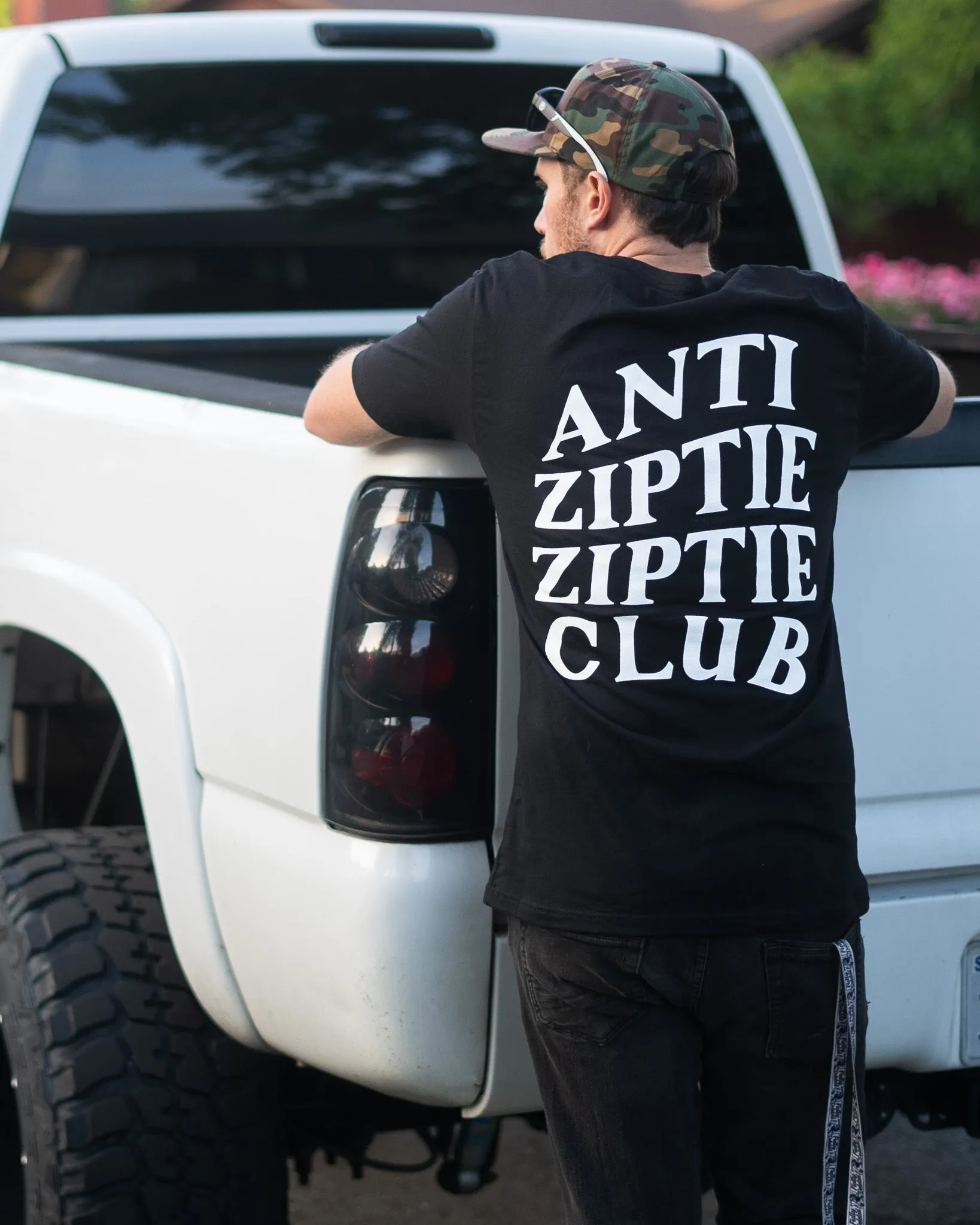 ANTI ZIPTIE ZIPTIE CLUB : PREMIUM T-SHIRT : BLACK