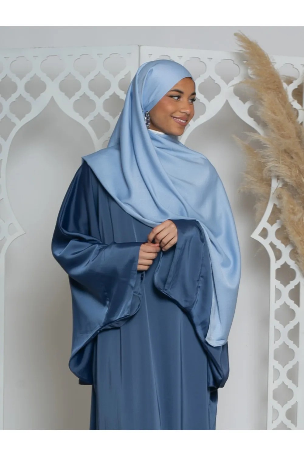 Hijab premium azul cielo brillante