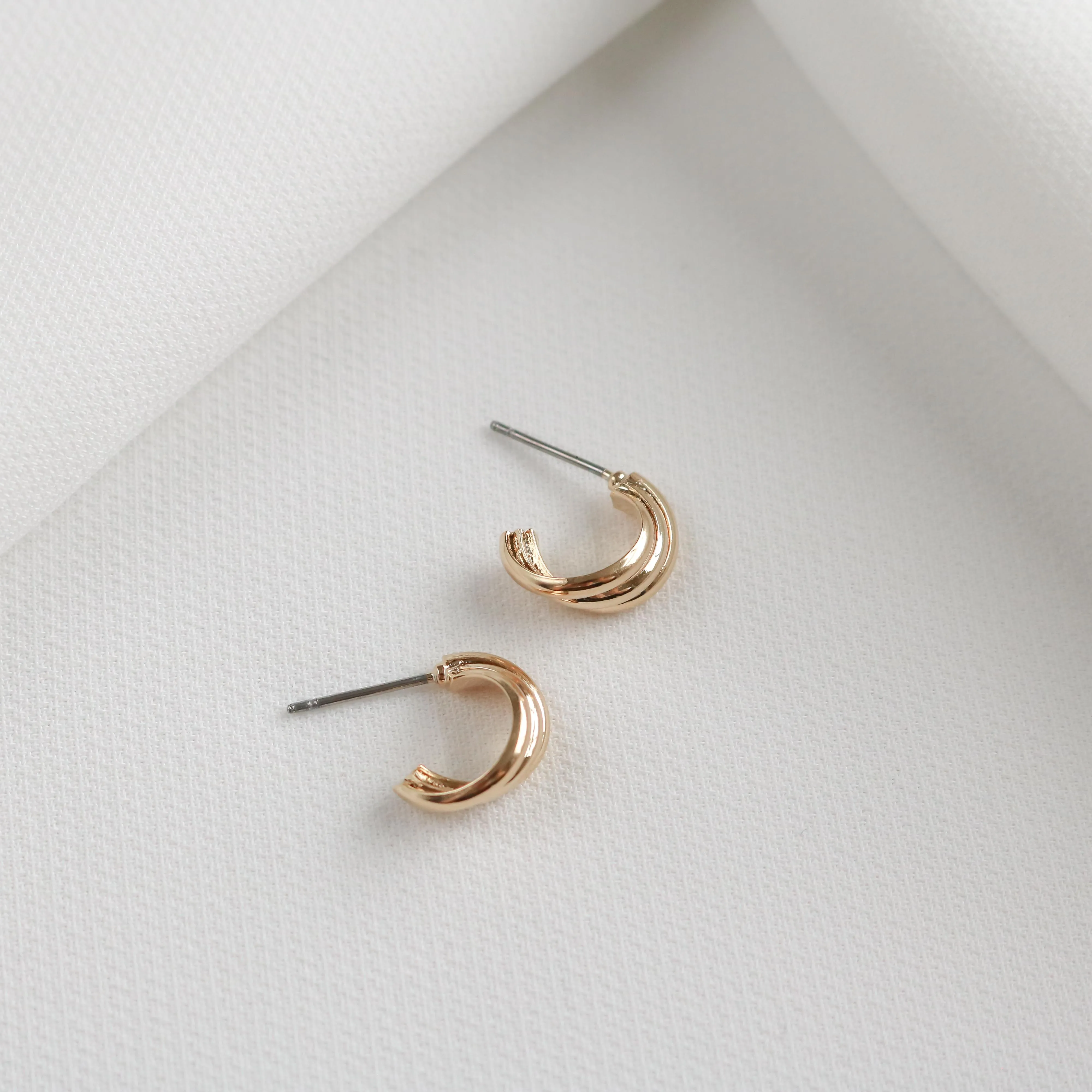 Josephine Ribbed Crescent Hoop Earrings