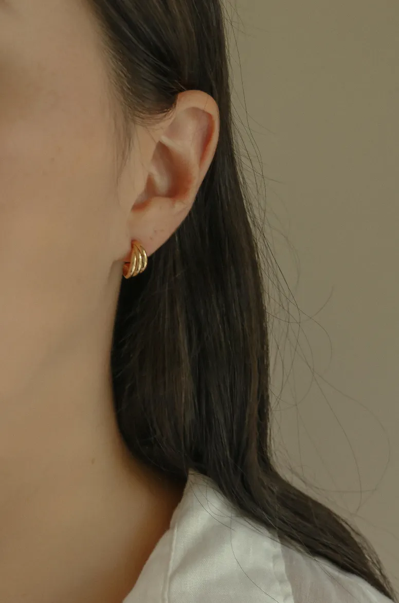 Josephine Ribbed Crescent Hoop Earrings